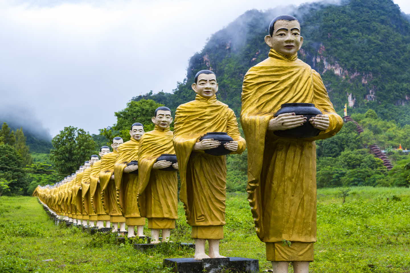 buddha-image-statue-burma-style-at-tai-ta-ya-monas-NJPJ5CW